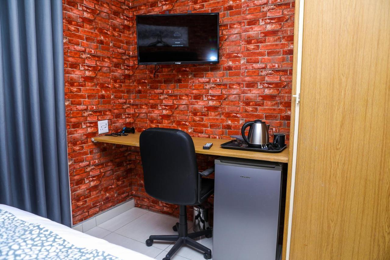 Delux Guesthouse Volksrust 외부 사진