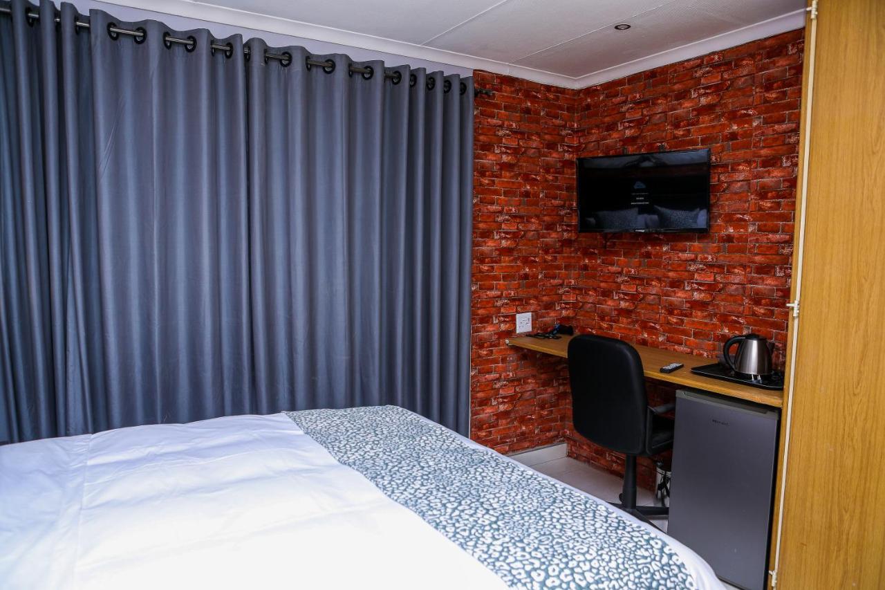 Delux Guesthouse Volksrust 외부 사진