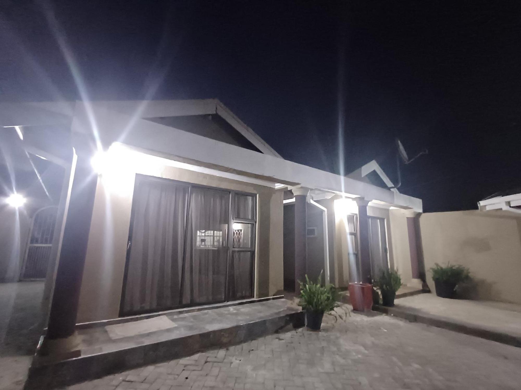 Delux Guesthouse Volksrust 외부 사진